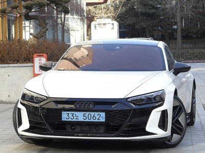 AUDI RS E-TRON GT - 1