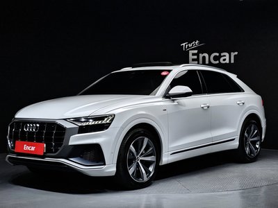 AUDI Q8 - 1