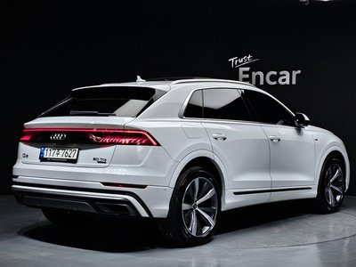 AUDI Q8 - 4