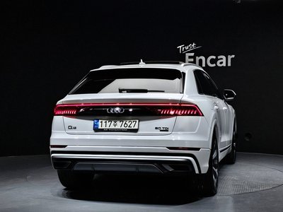 AUDI Q8 - 3