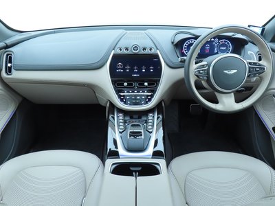 ASTON MARTIN DBX - 10