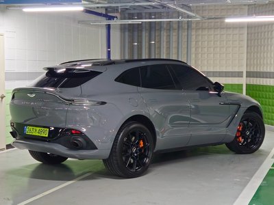 ASTON MARTIN DBX - 2