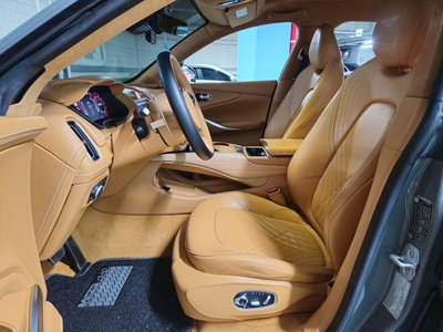 ASTON MARTIN DBX - 5