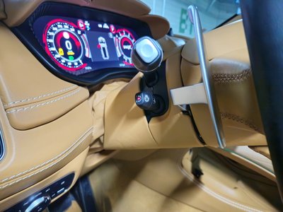 ASTON MARTIN DBX - 9