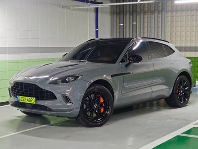 ASTON MARTIN DBX - 4