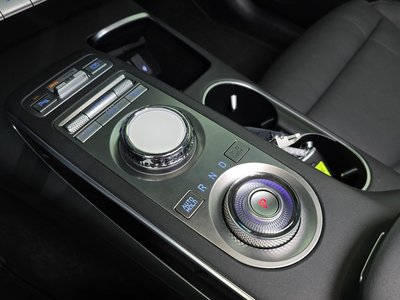 2021 Genesis GV70 — миниатюра 12