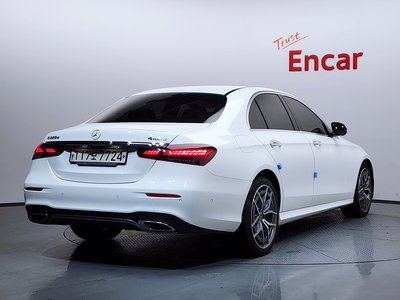 MERCEDES-BENZ E-CLASS - 4