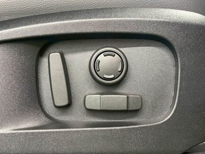 LAND ROVER DEFENDER - 9