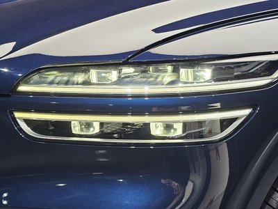 صورة 9 لـ 2022 Genesis GV70
