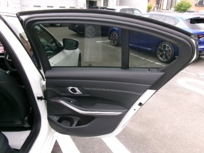 2025 BMW 3 SERIES thumbnail 38
