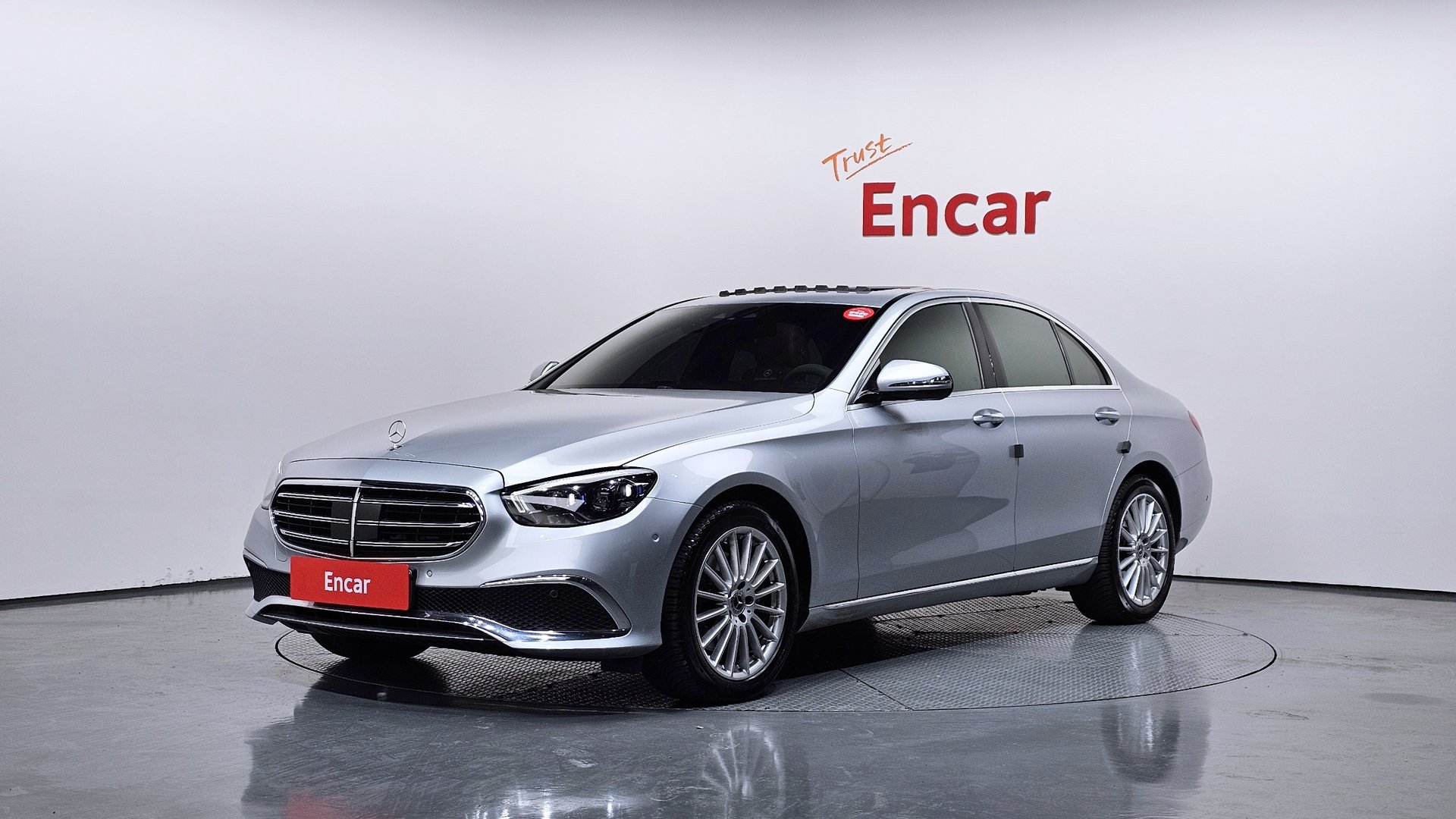 MERCEDES-BENZ E-CLASS - View 1