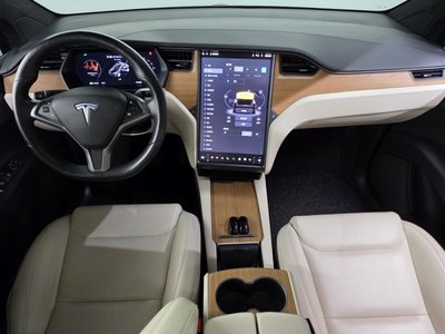 TESLA MODEL X - 5