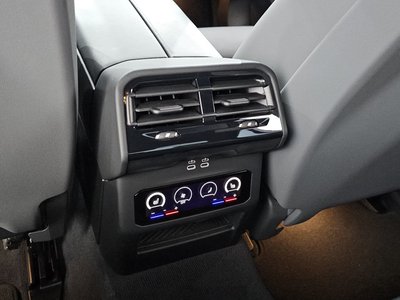 2025 BMW 5 SERIES 缩略图 27