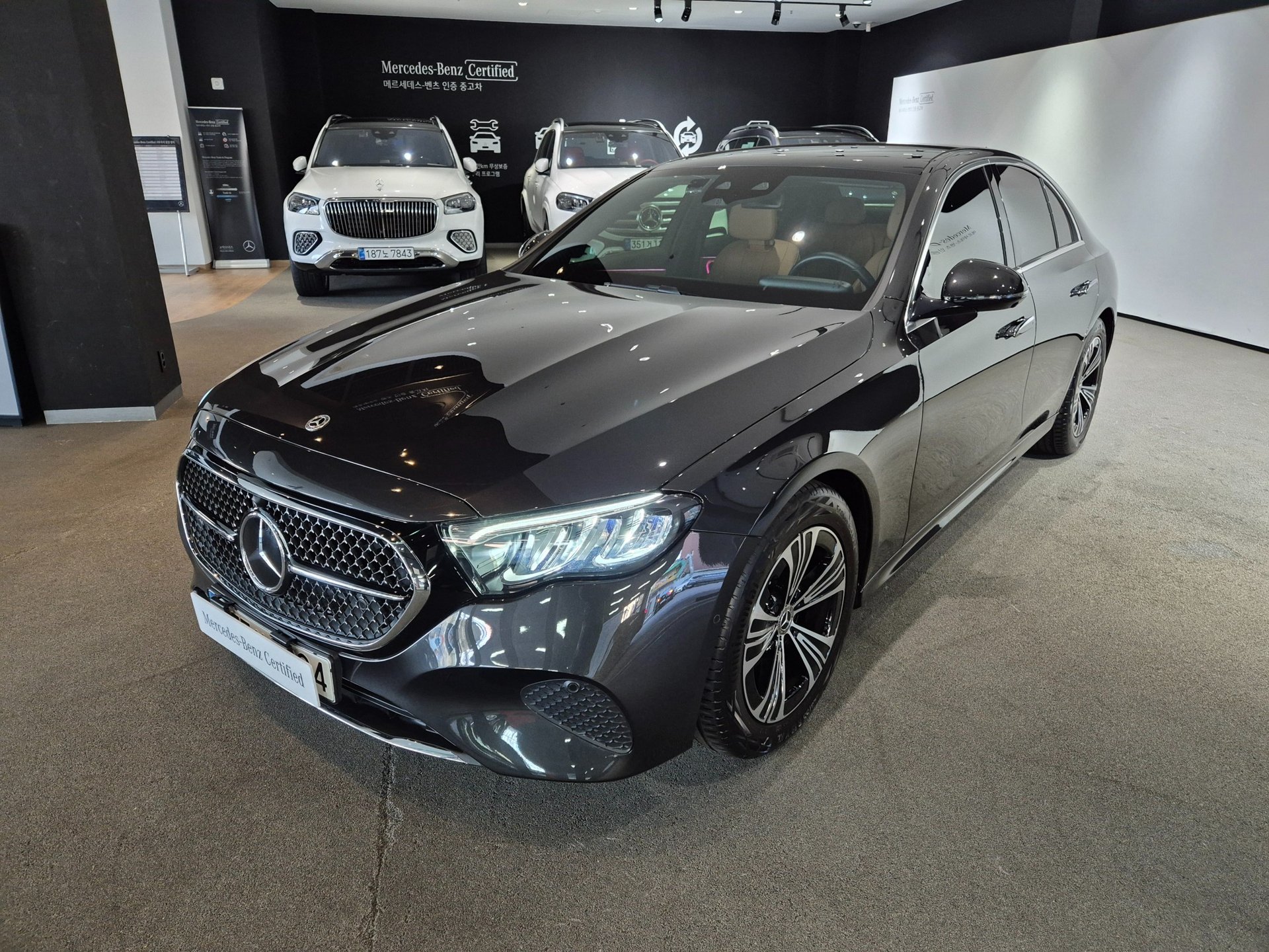 MERCEDES-BENZ E-CLASS - View 1