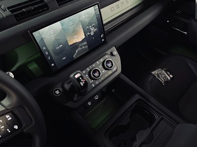 LAND ROVER DEFENDER - 4