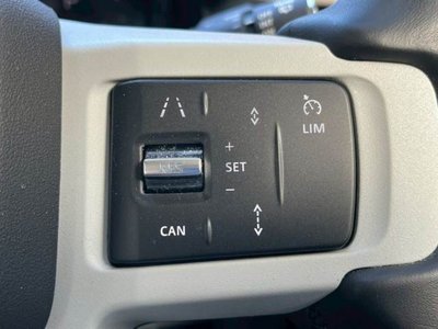 LAND ROVER DEFENDER - 8