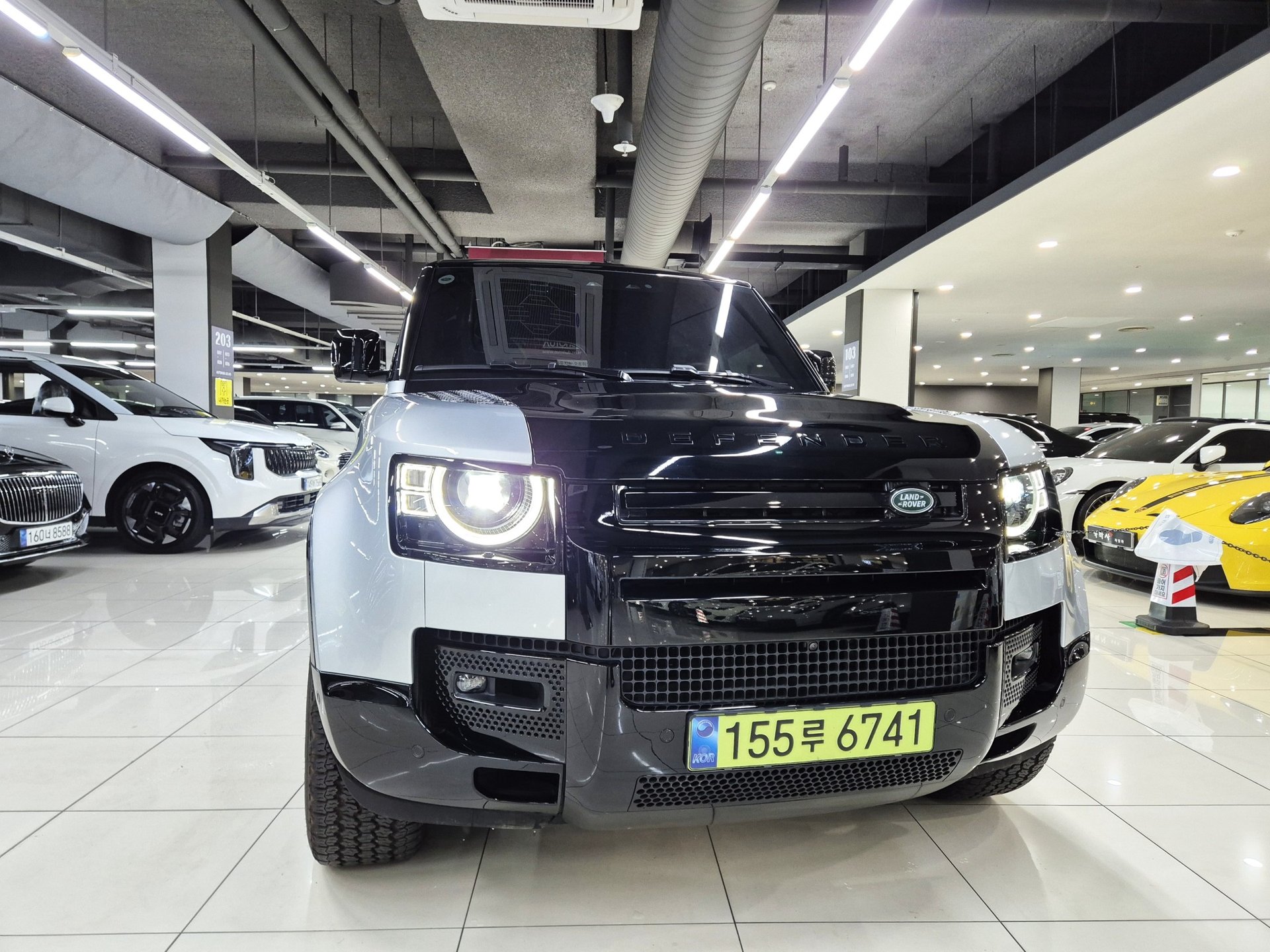 LAND ROVER DEFENDER - View 1