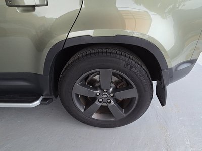 LAND ROVER DEFENDER - 7