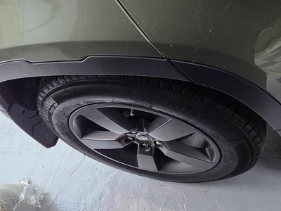 LAND ROVER DEFENDER - 8