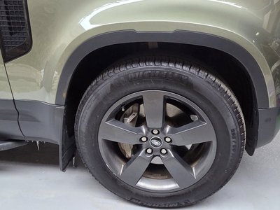 LAND ROVER DEFENDER - 4