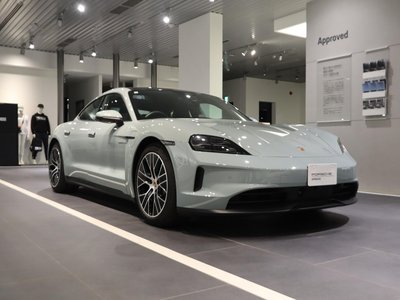 2024 Porsche TAYCAN photo 3
