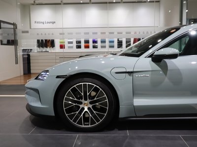 2024 Porsche TAYCAN thumbnail 44