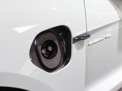 2024 Porsche TAYCAN thumbnail 39