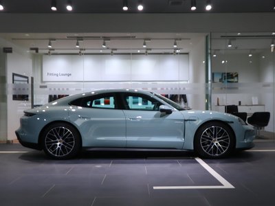2024 Porsche TAYCAN photo 4