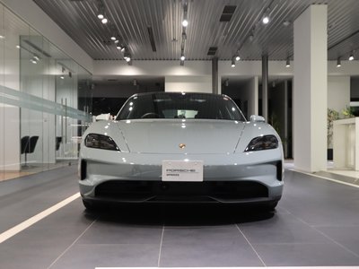 2024 Porsche TAYCAN photo 2