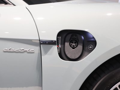 2024 Porsche TAYCAN thumbnail 40