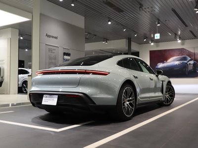 2024 Porsche TAYCAN photo 5