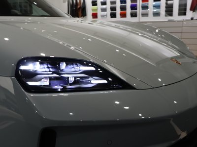 2024 Porsche TAYCAN photo 10
