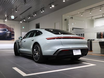 2024 Porsche TAYCAN photo 7