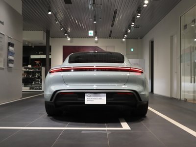 2024 Porsche TAYCAN photo 6
