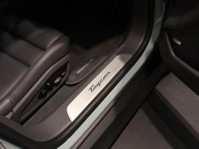 2024 Porsche TAYCAN thumbnail 23