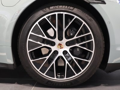 2024 Porsche TAYCAN thumbnail 19