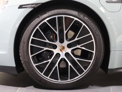 2024 Porsche TAYCAN thumbnail 18