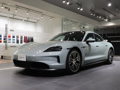 2024 Porsche TAYCAN photo 9