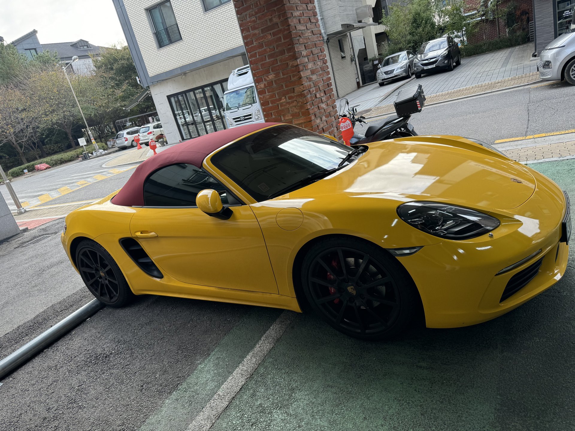 PORSCHE 718 BOXSTER - View 1