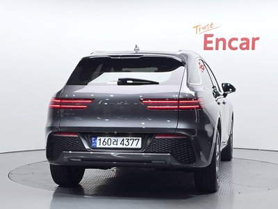 صورة 4 لـ 2021 Genesis GV70