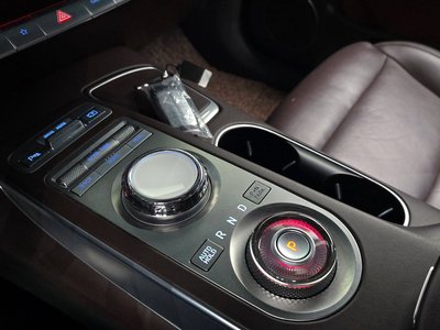 صورة 9 لـ 2021 Genesis GV70