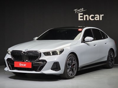 2025 BMW 5 SERIES 照片 1