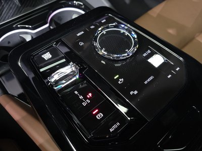 2025 BMW 5 SERIES 照片 9