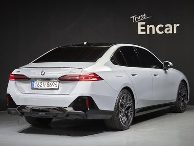 2025 BMW 5 SERIES 照片 3