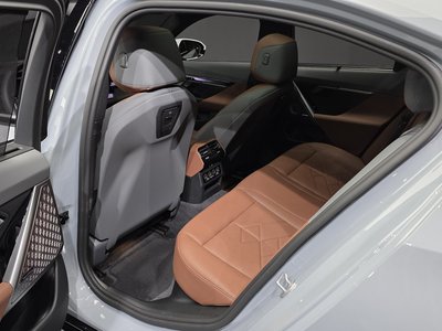 صورة مصغرة 11 لـ 2025 BMW 5 SERIES