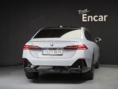2025 BMW 5 SERIES 照片 4