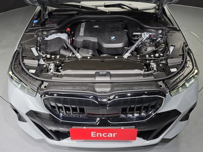 2025 BMW 5 SERIES 照片 7