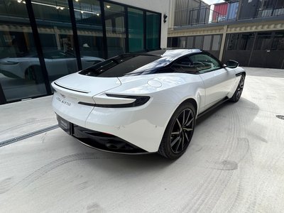 ASTON MARTIN DB11 - 5
