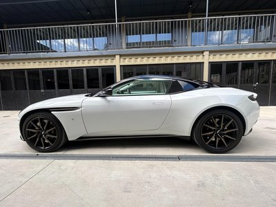 ASTON MARTIN DB11 - 8