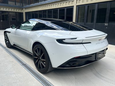 ASTON MARTIN DB11 - 7